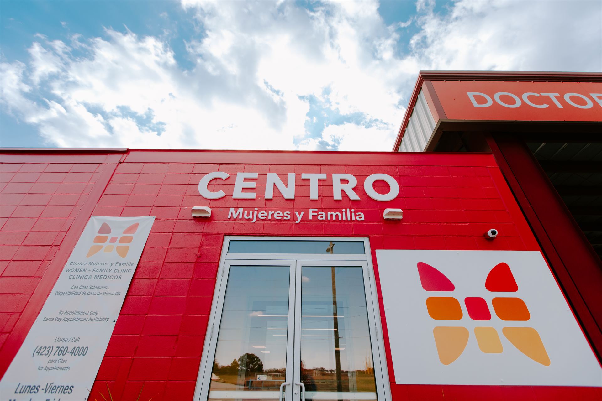 Centro Mujeres y Familia entrance
