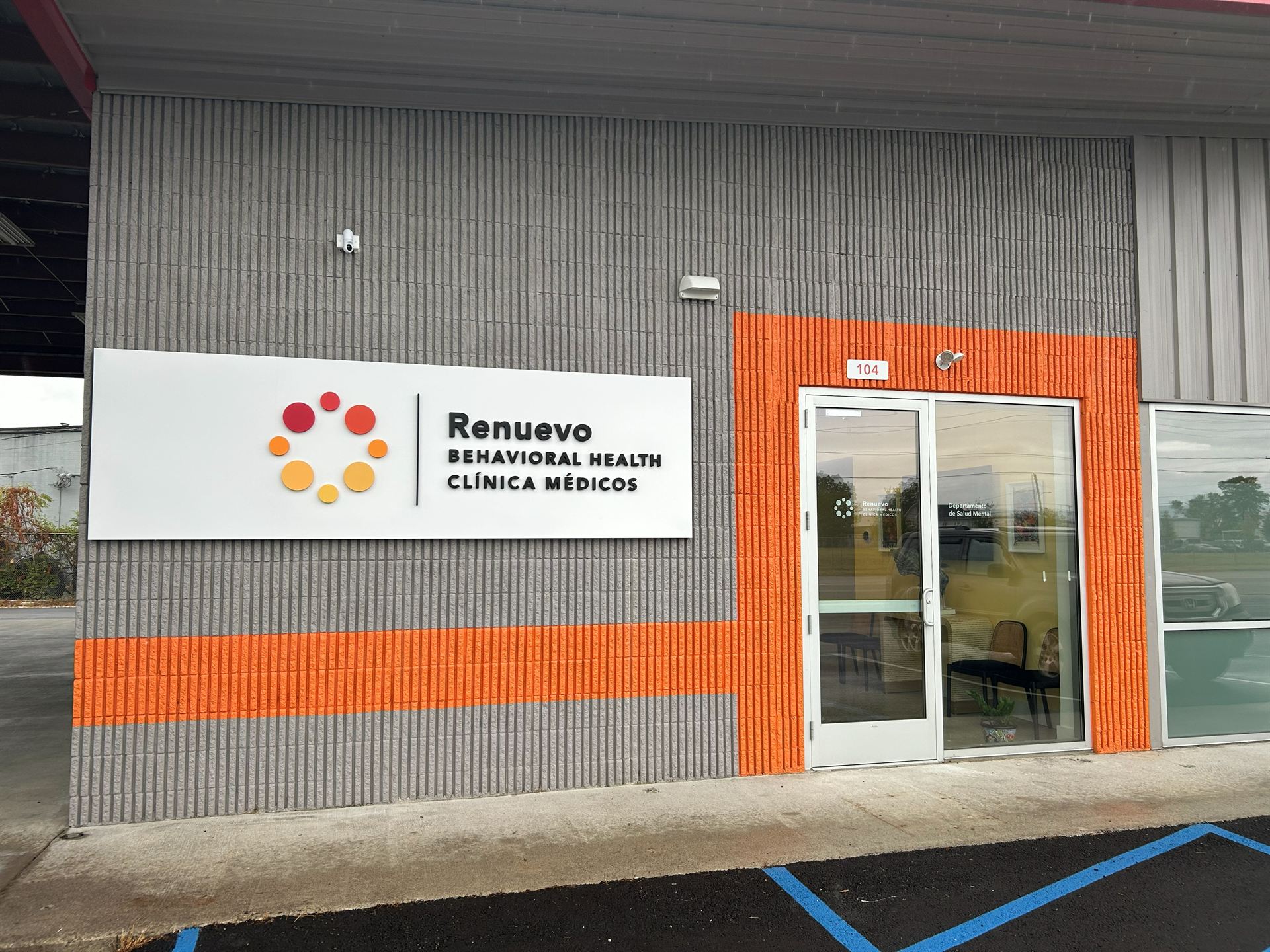 Clínica Renuevo entrance, Suite 104